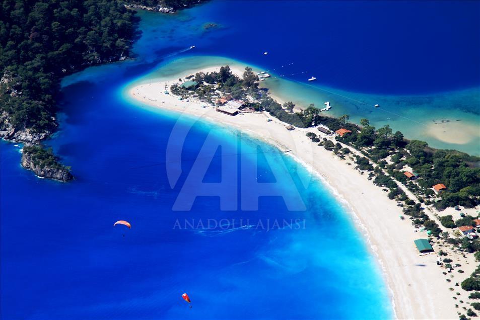 Ölüdeniz turistleri büyülüyor