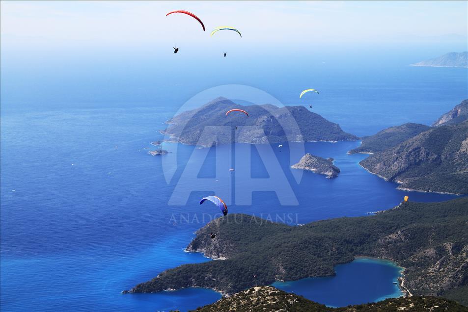 Ölüdeniz turistleri büyülüyor