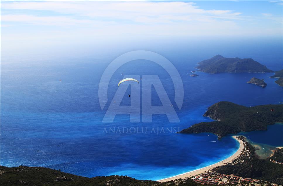 Ölüdeniz turistleri büyülüyor