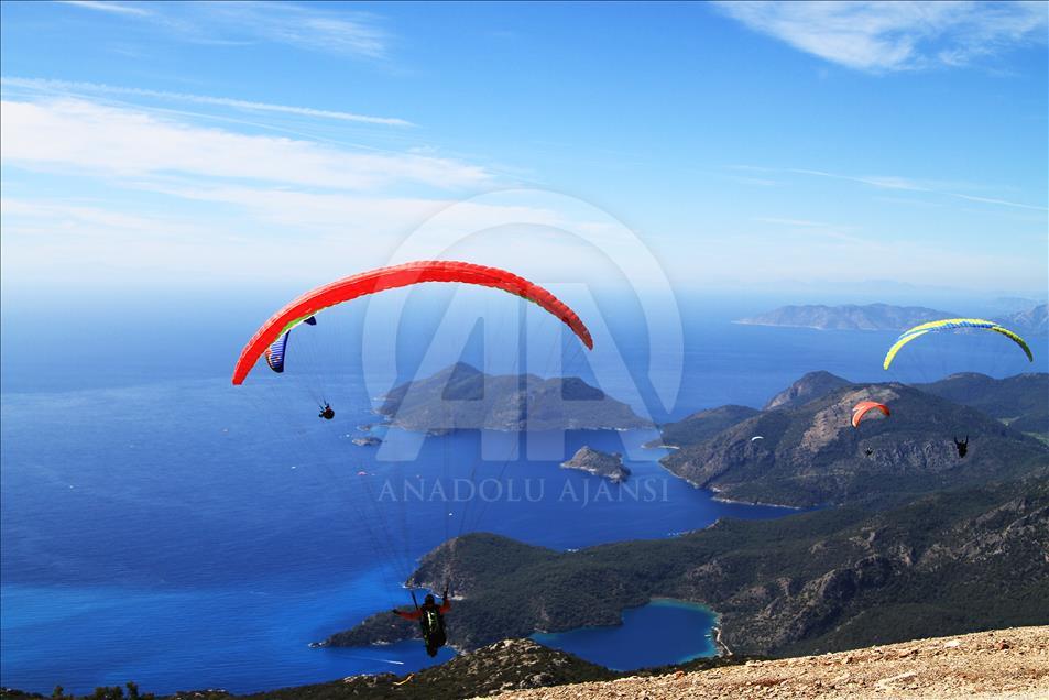 Ölüdeniz turistleri büyülüyor