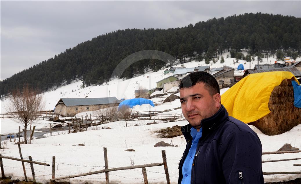 Handere baharda kışla mücadele ediyor