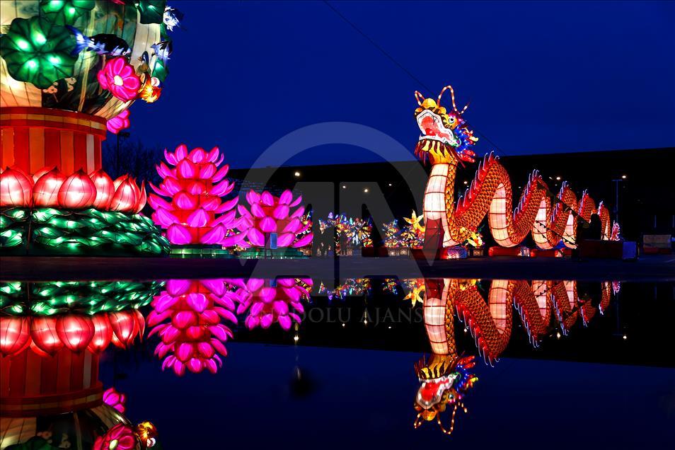 Festival lampu-lampu naga di Chicago, AS