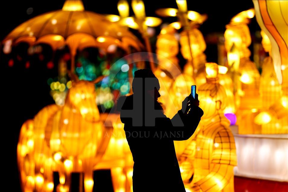 Festival lampu-lampu naga di Chicago, AS