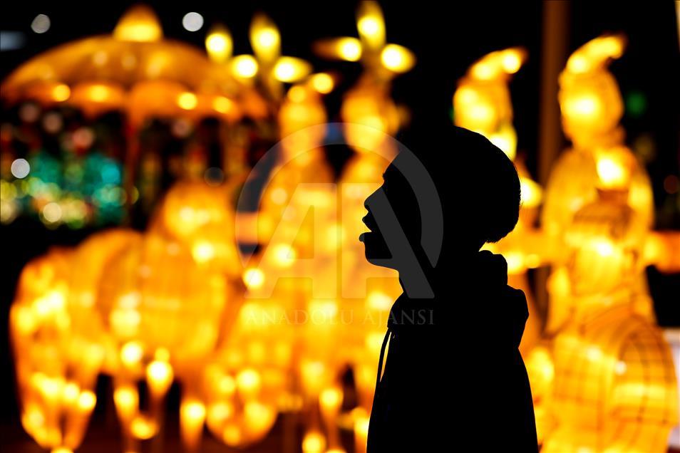 Festival lampu-lampu naga di Chicago, AS