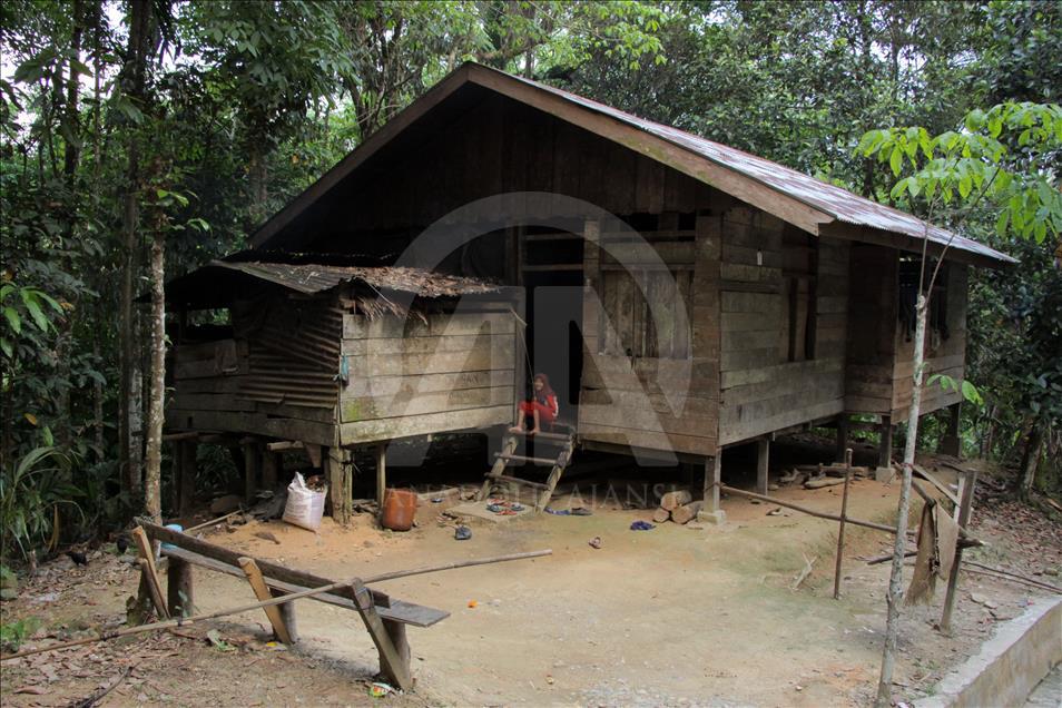Sebagian warga Desa Simpang, Aceh Timur  masih hidup tanpa listrik