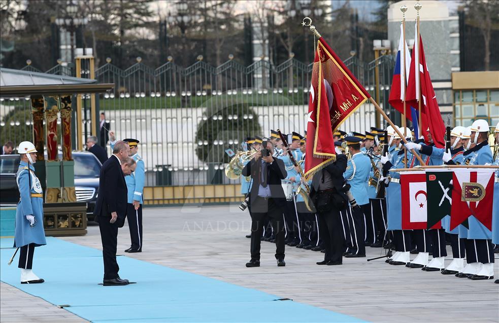 Cumhurbaşkanı Erdoğan, Putin'i resmi törenle karşıladı