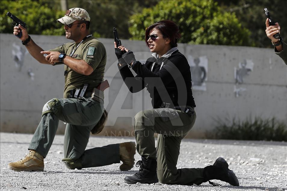 Antalya emniyetinin "Lara Croft"u meslektaşlarını eğitiyor