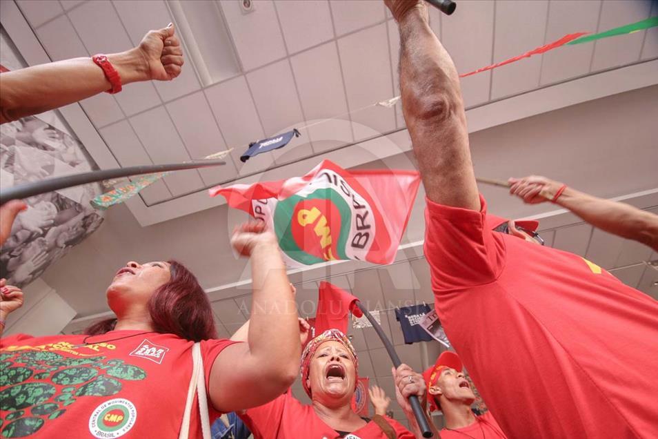 Seguidores del expresidente de Brasil Lula da Silva protestan contra su condena
