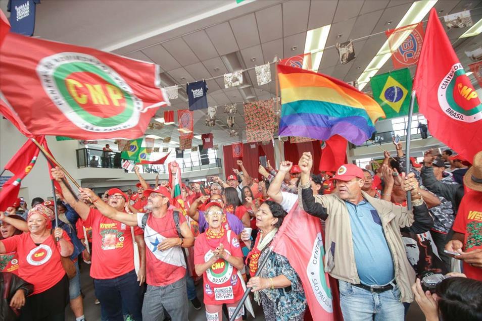 Seguidores del expresidente de Brasil Lula da Silva protestan contra su condena
