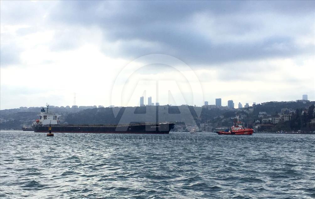 İstanbul Boğazı'nda tanker, yalıya çarptı