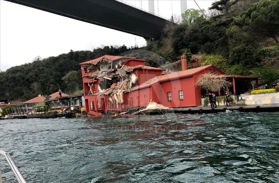 İstanbul Boğazı'nda tanker, yalıya çarptı