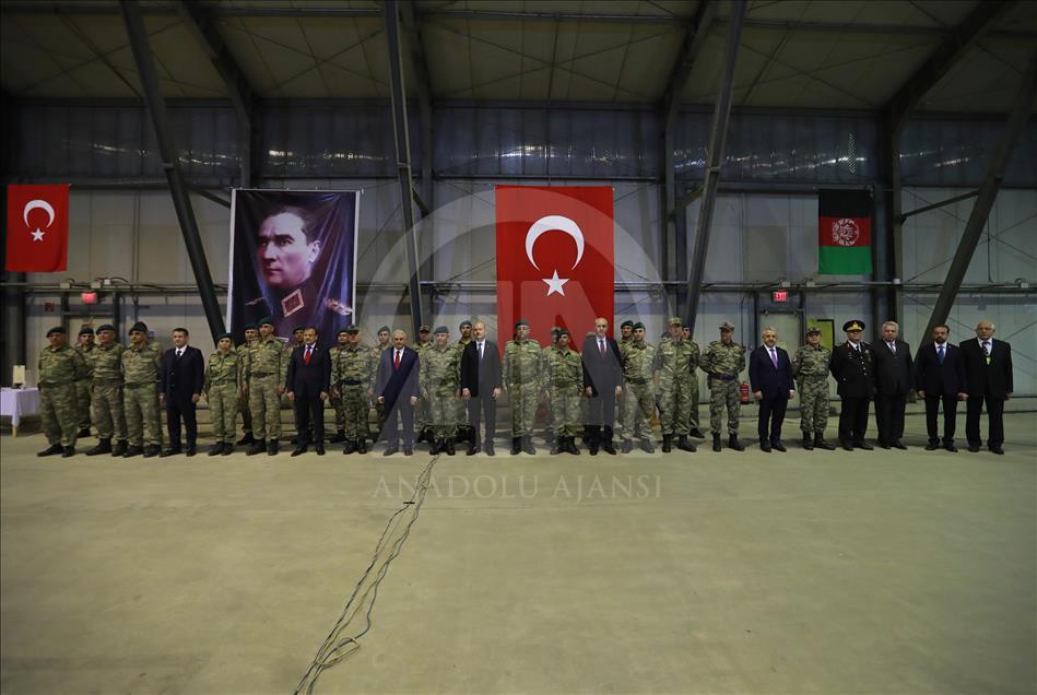 Başbakan Yıldırım Kabil'de Mehmetçik'le buluştu