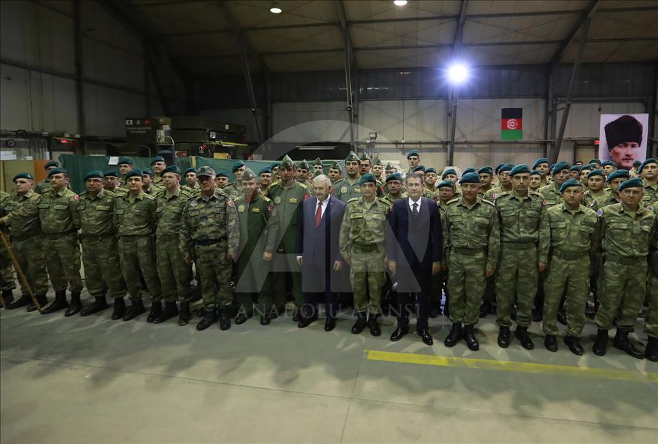 Başbakan Yıldırım Kabil'de Mehmetçik'le buluştu