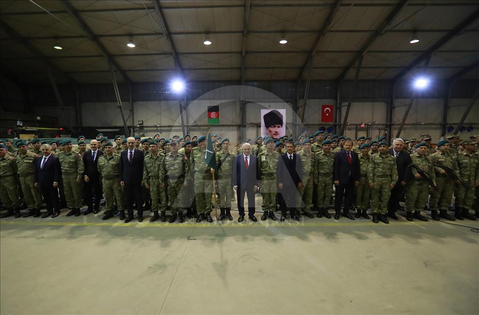 Başbakan Yıldırım Kabil'de Mehmetçik'le buluştu