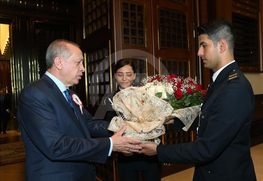 Erdoğan, Soylu ve beraberindeki polis heyetini Külliye'de kabul etti
