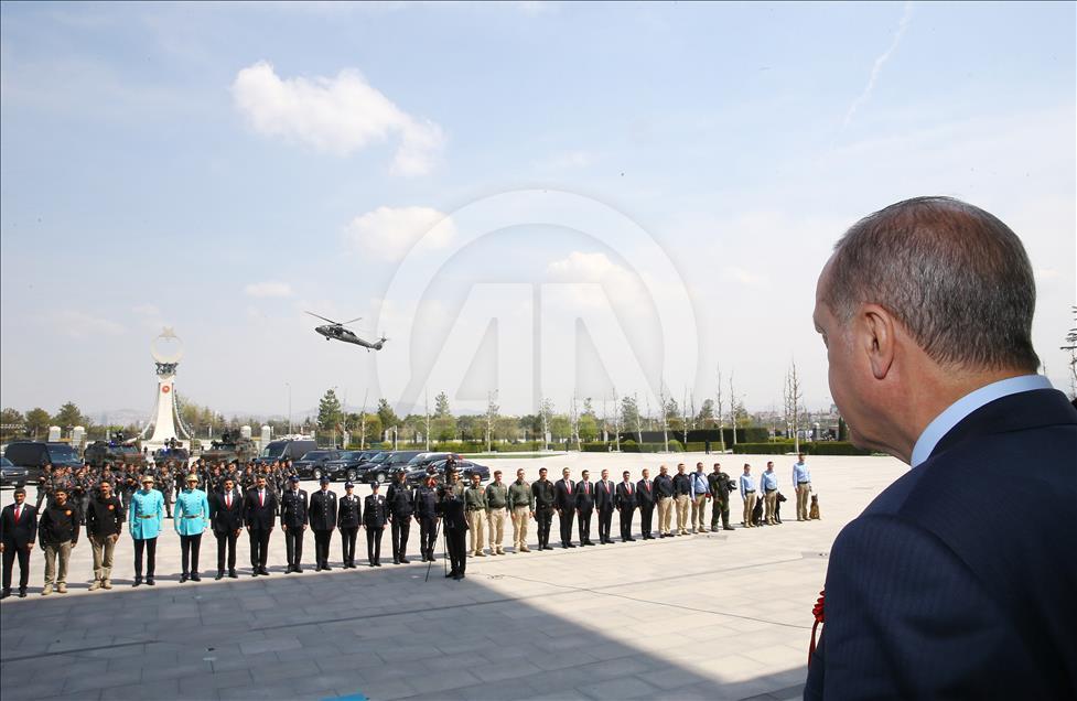 Erdoğan, Soylu ve beraberindeki polis heyetini Külliye'de kabul etti