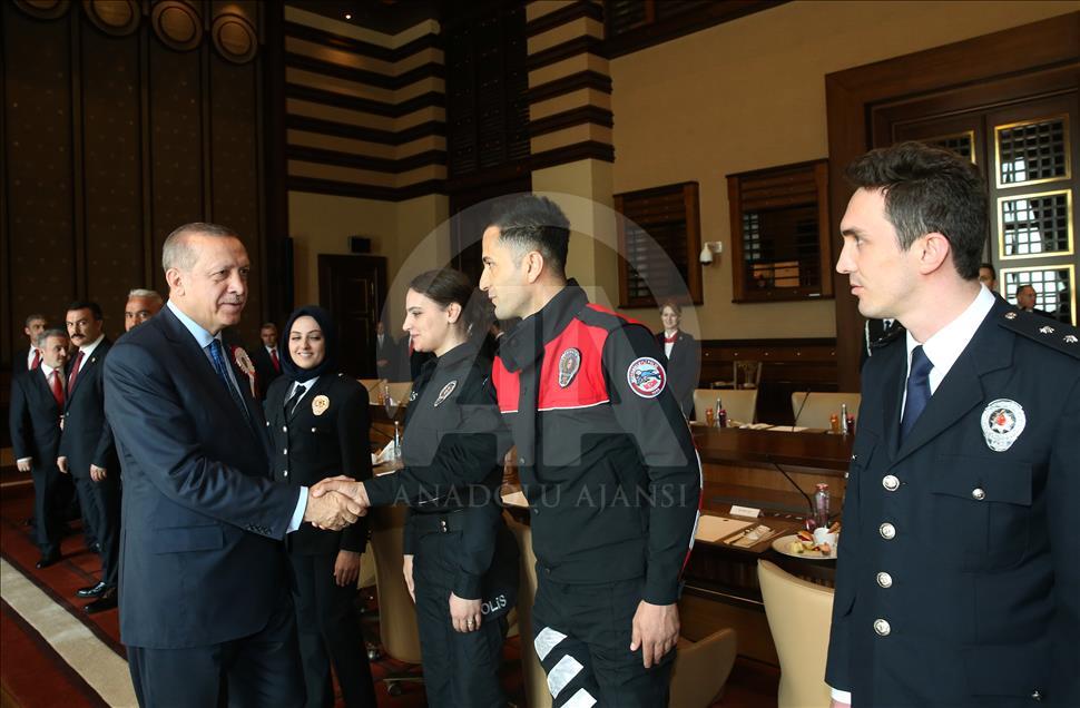 Erdoğan, Soylu ve beraberindeki polis heyetini Külliye'de kabul etti