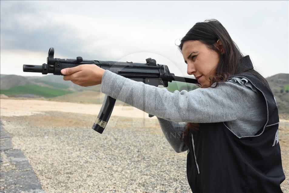 Kadın polis atış ve oryantiringde rakip tanımıyor 