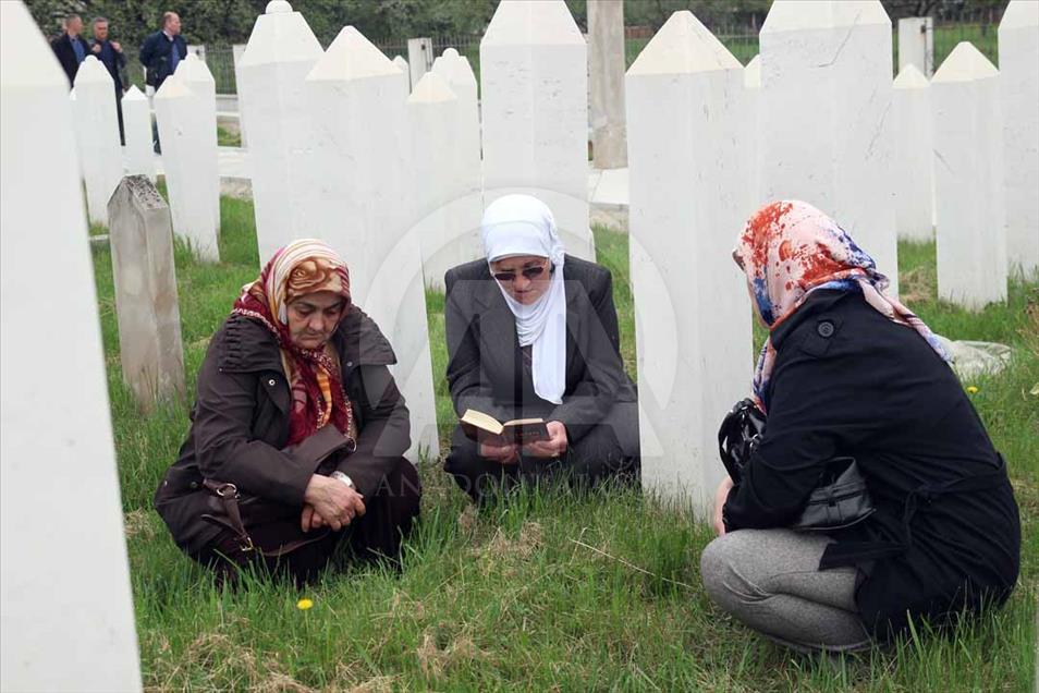 Bosnios conmemoran el aniversario 25 de la masacre de Ahmići