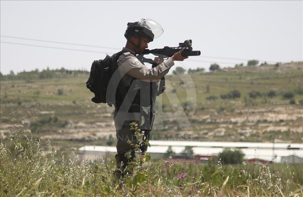 إصابة عشرات الفلسطينيين بمواجهات مع الجيش الإٍسرائيلي في الضفة 
