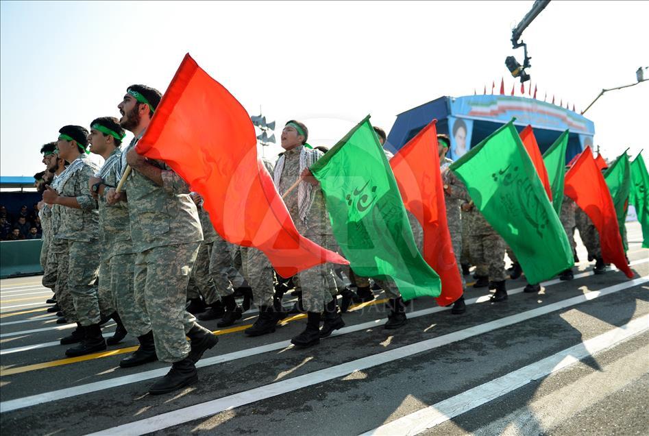 رژه نظامی به مناسبت روز ارتش در ایران برگزار شد