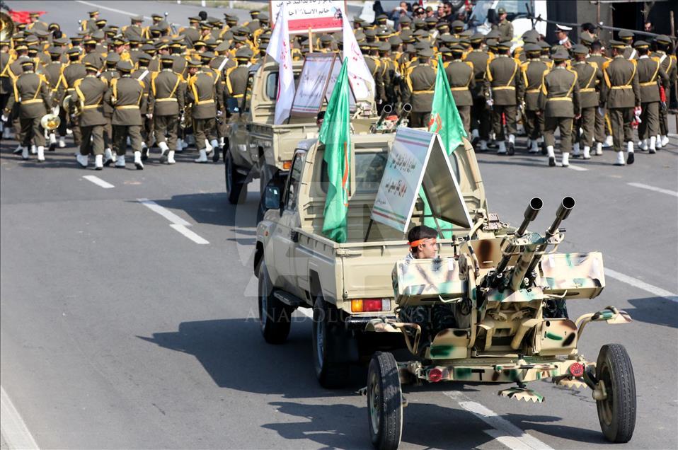 رژه نظامی به مناسبت روز ارتش در ایران برگزار شد