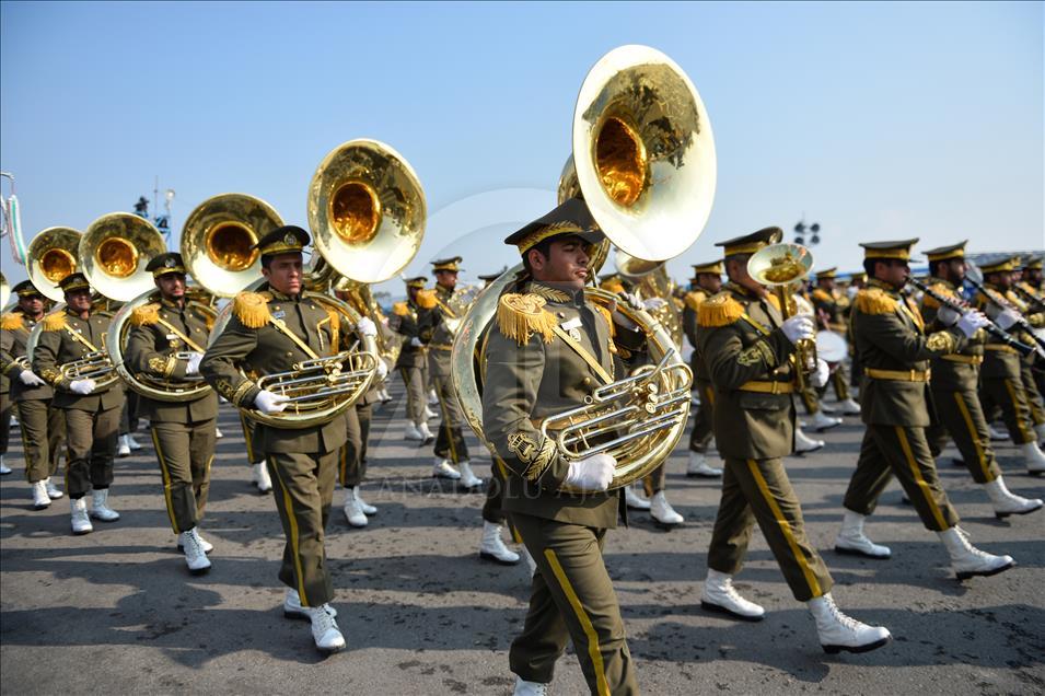 رژه نظامی به مناسبت روز ارتش در ایران برگزار شد