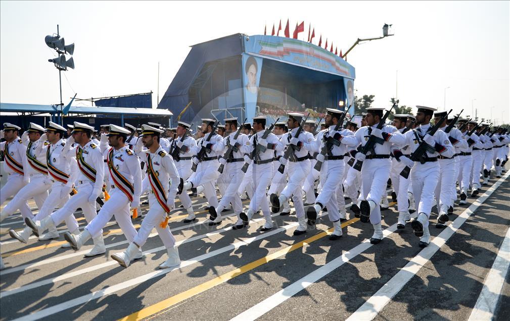 رژه نظامی به مناسبت روز ارتش در ایران برگزار شد