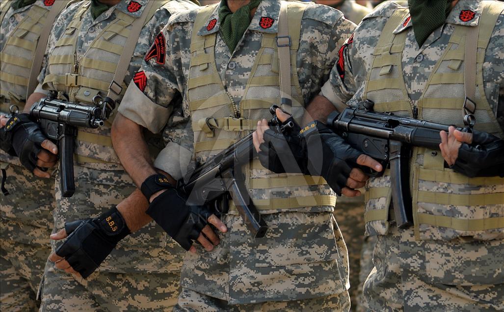 رژه نظامی به مناسبت روز ارتش در ایران برگزار شد