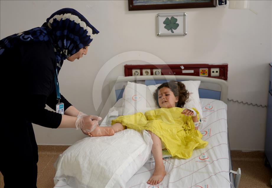 أطباء أتراك ينقذون حياة 3 أطفال سوريين
