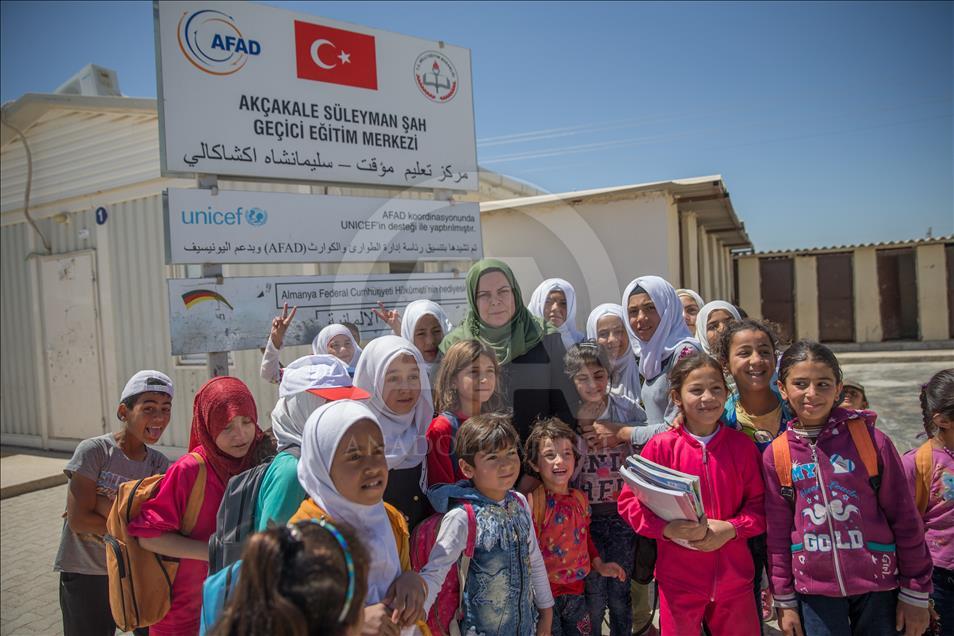 Syrian kids start school in Turkey, country they were born in
