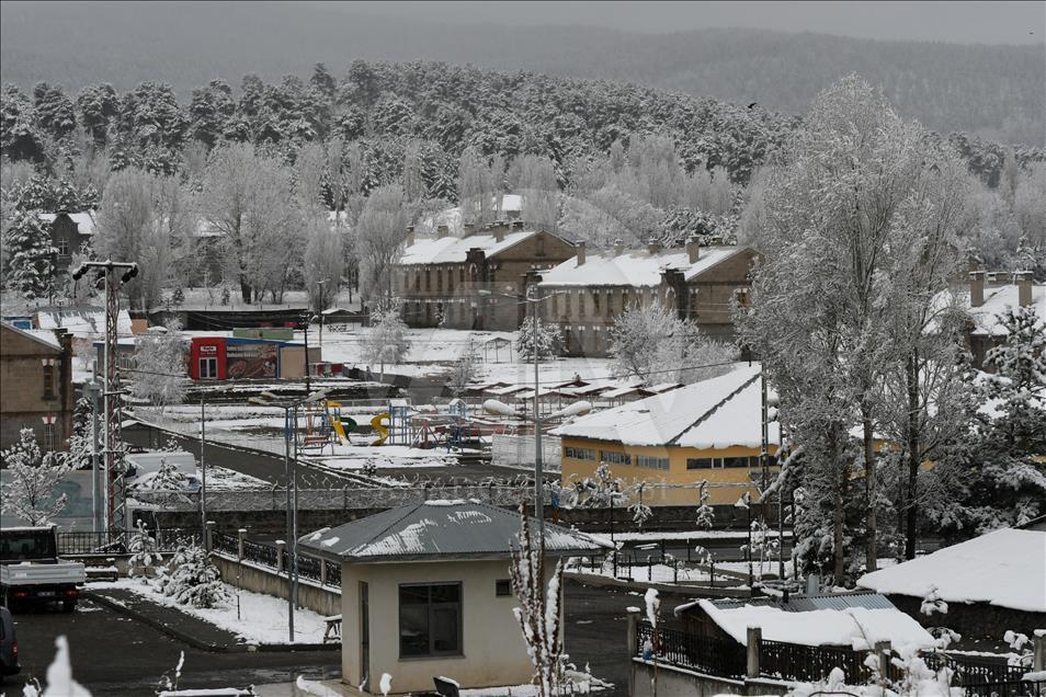 بارش برف در برخی شهرهای ترکیه
