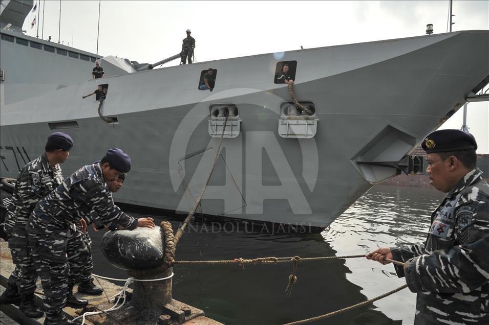 Angkatan Laut Perancis Jeanne d'Arc tiba di Jakarta