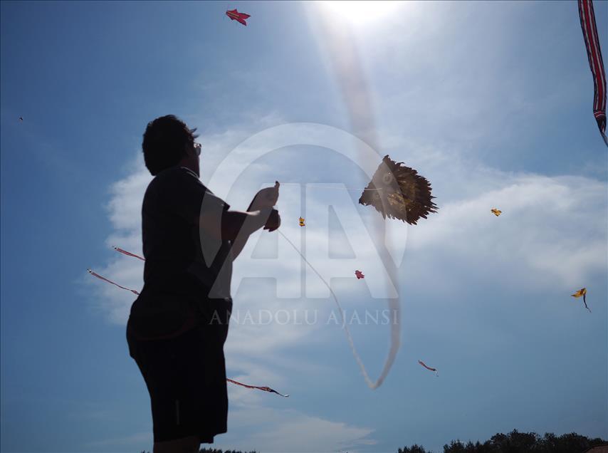 Organic kites keep the Earth from plastic contamination