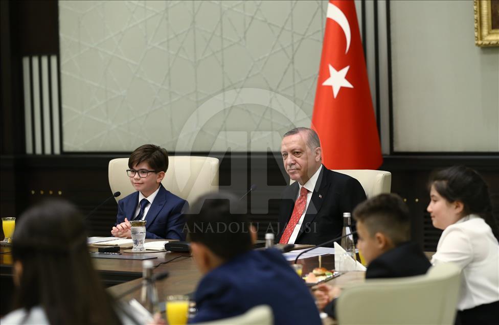 Cumhurbaşkanı Erdoğan, öğrencileri kabul etti
