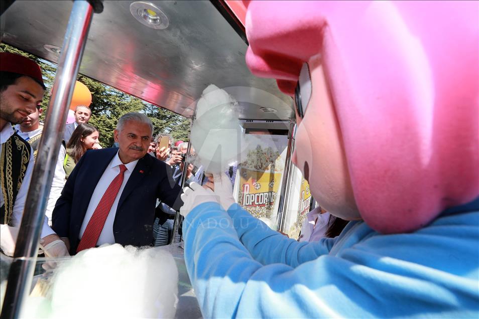 Başbakan Yıldırım, Çankaya Köşkü'ndeki şenlikte çocuklarla buluştu