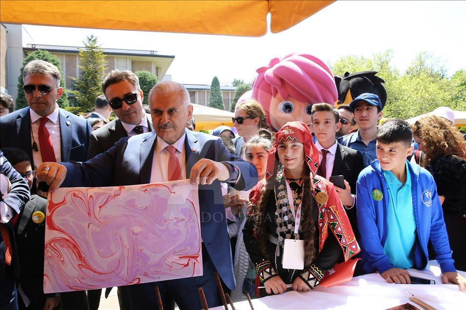 Başbakan Yıldırım, Çankaya Köşkü'ndeki şenlikte çocuklarla buluştu