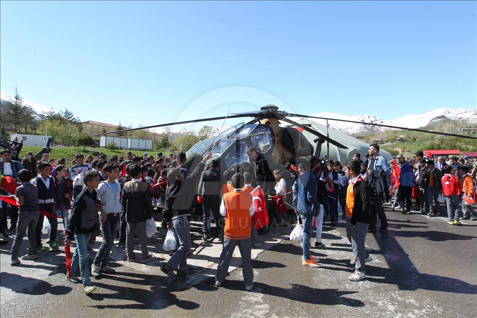 Helikopterler çocuklar için havalandı