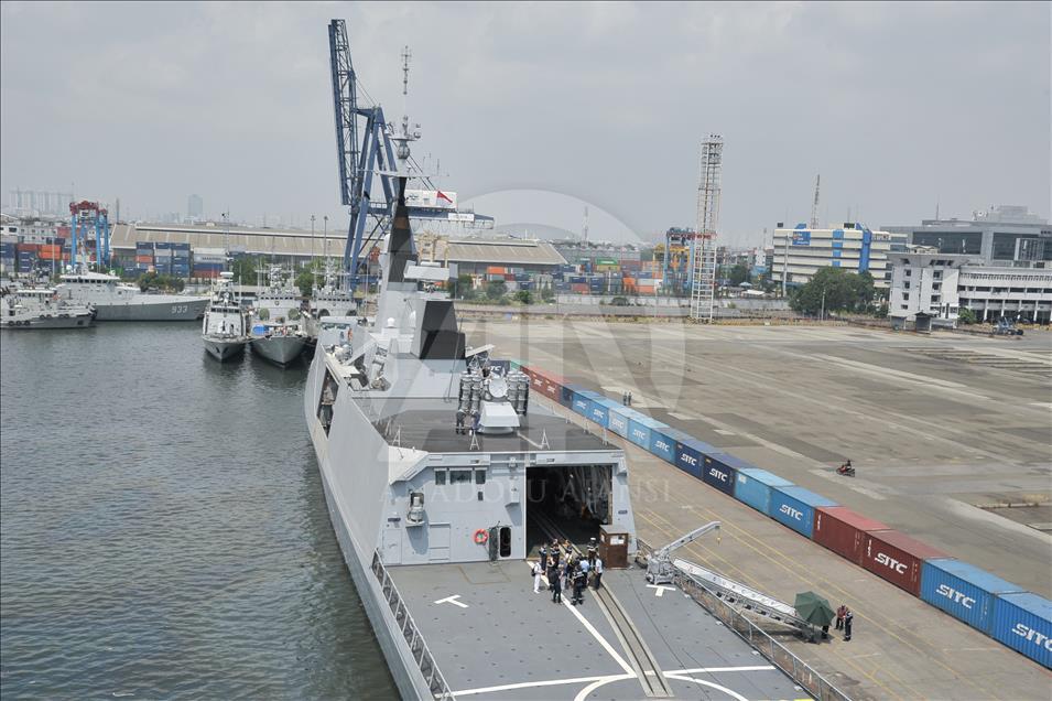 Angkatan Laut Perancis Jeanne d'Arc tiba di Jakarta