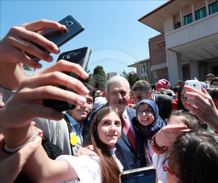 دیدار نخست وزیر ترکیه با کودکان
