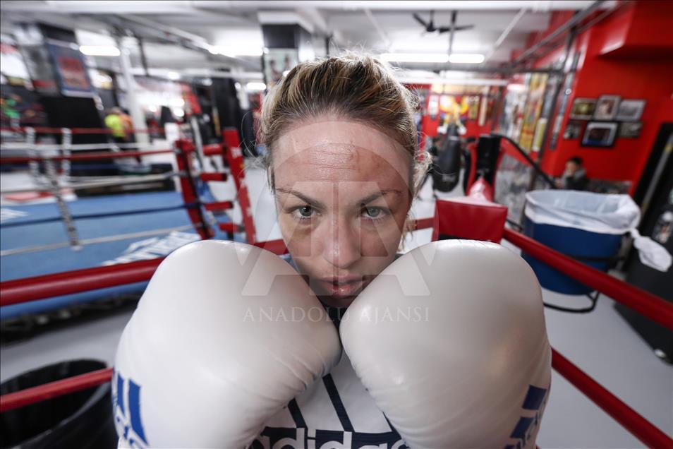 ABD’li ünlü boksör, kızı ve kariyerinin yanı sıra kadın hakları için mücadele ediyor
