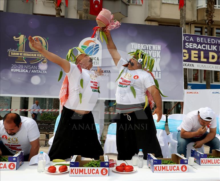 Соревнования по поеданию острого перца в Анталье
