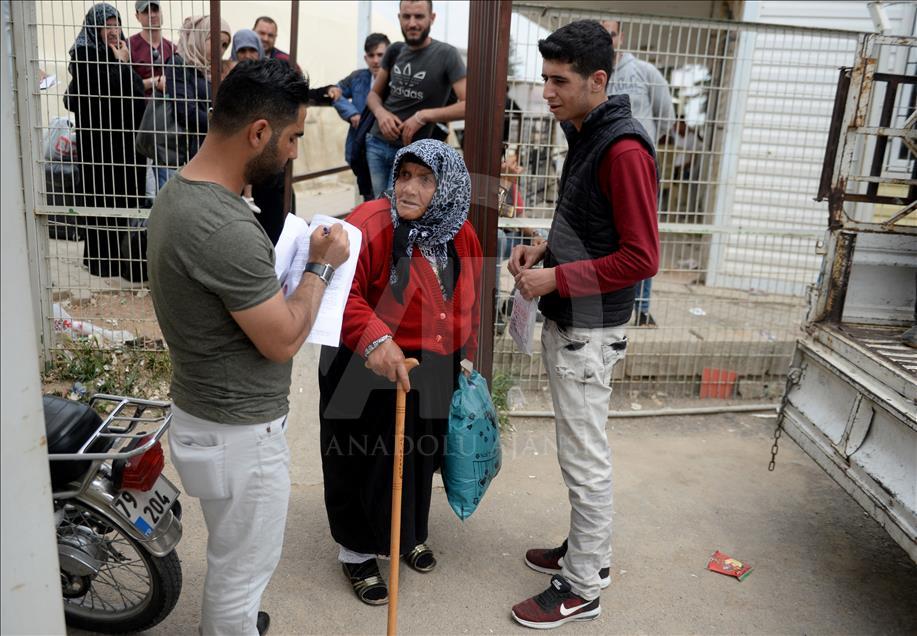 Suriyeliler terörden temizlenen Afrin'e dönüyor