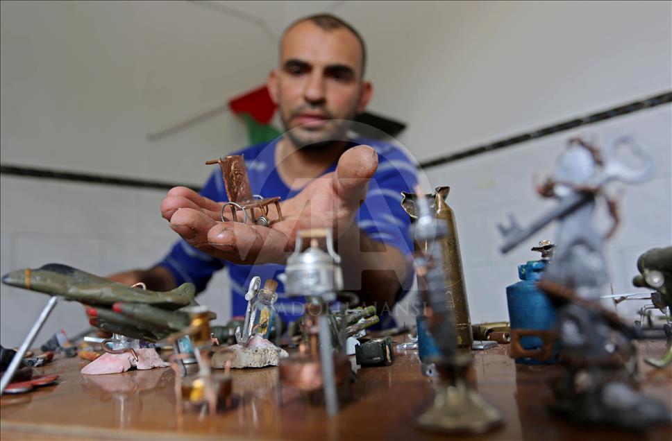 Palestinian man transforms bullets into artworks 