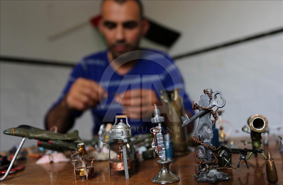 Palestinian man transforms bullets into artworks 