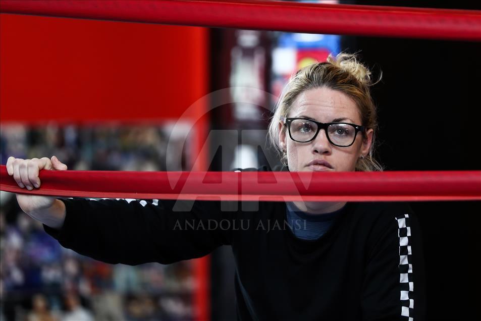 ABD’li ünlü boksör, kızı ve kariyerinin yanı sıra kadın hakları için mücadele ediyor
