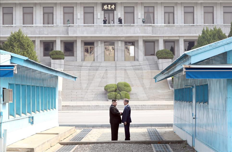 Kuzey Kore lideri Kim ile Güney Kore Devlet Başkanı Moon bir araya geldi