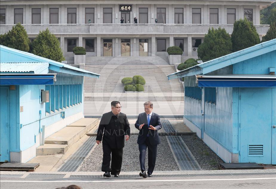 Kuzey Kore lideri Kim ile Güney Kore Devlet Başkanı Moon bir araya geldi