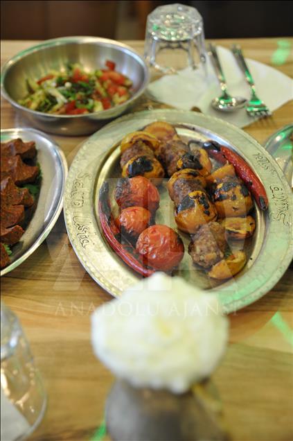 İlkbahar lezzetleri "yenidünya kebabı ve erik tava" sofralarda
