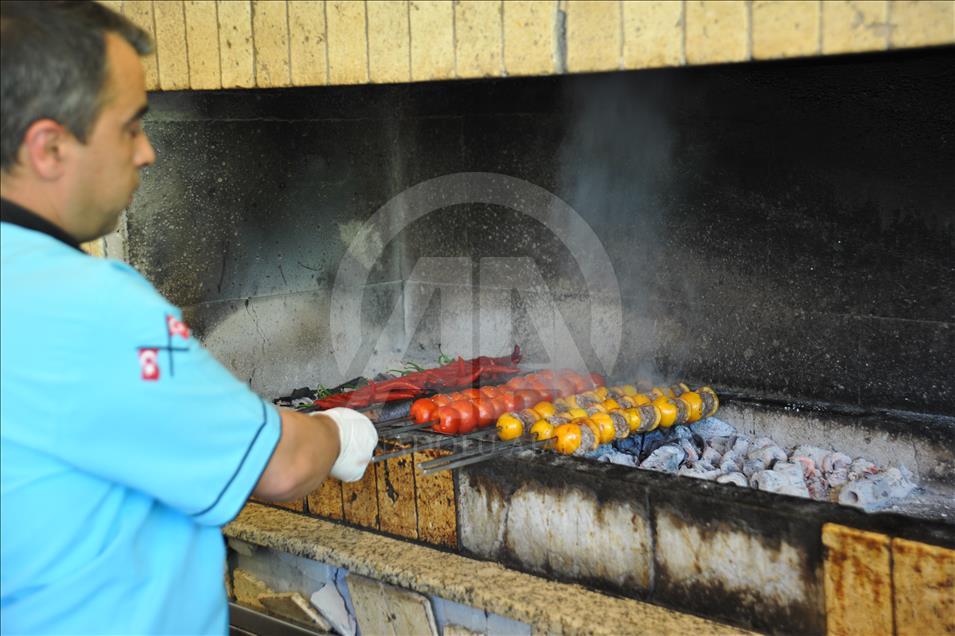 İlkbahar lezzetleri "yenidünya kebabı ve erik tava" sofralarda